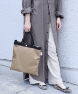 ベージュ
