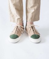 ベージュ