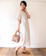 ライトベージュ