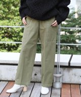 57カーキ