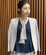 ベージュ