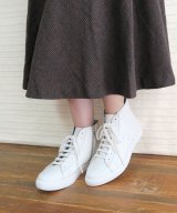 ホワイト