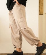 ベージュ