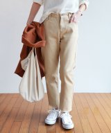 ライトベージュ