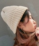 ベージュ