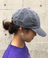 チャコールグレー