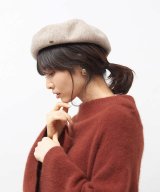 ベージュ