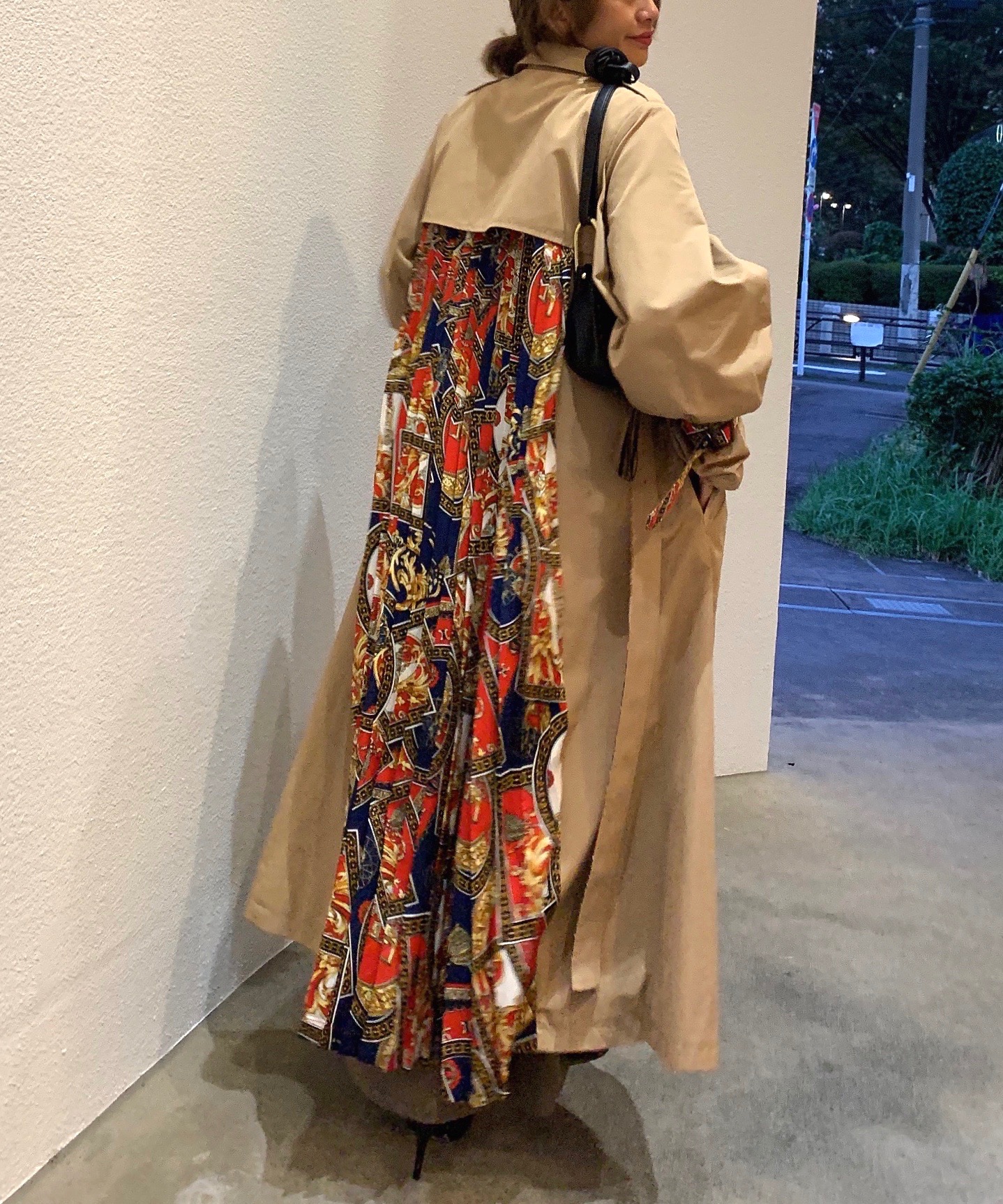 セール 15%OFF】バックスカーフ柄ボリュームスリーブトレンチ