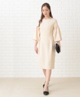 ベージュ