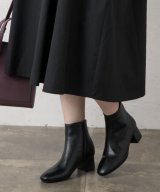 ブラック