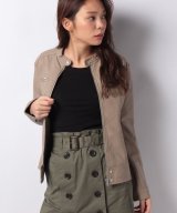 ベージュ