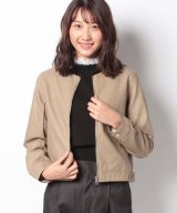ベージュ
