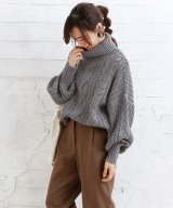 グレー