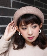 ベージュ