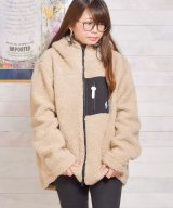 ベージュ