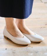 ベージュ