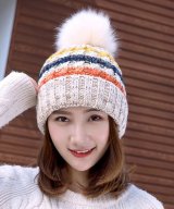 ベージュ