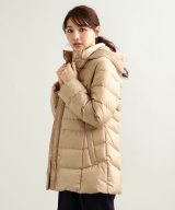 ベージュ