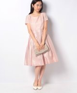 ピンクベージュ