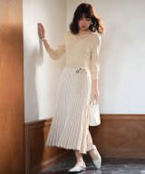 ベージュ