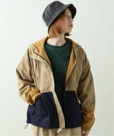ベージュ