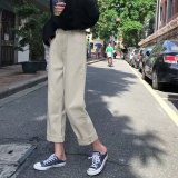 ベージュ