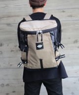 ベージュ