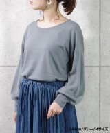 グレー
