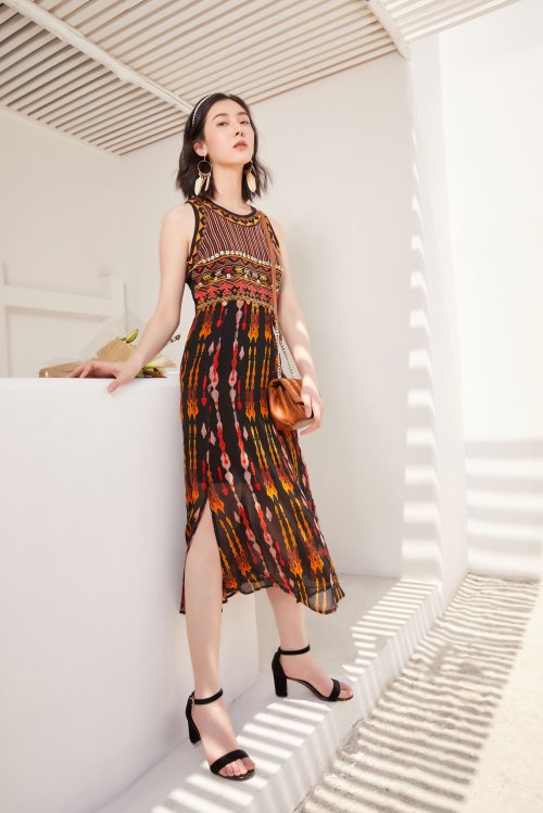 セール 30 Off ワンピースノースリーブ Sidney デシグアル Desigual D Fashion
