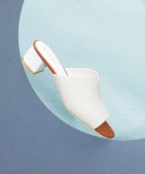 ベージュ