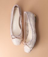 ベージュ