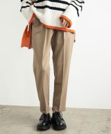 ベージュ