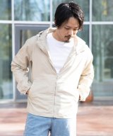 ベージュ