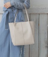 ベージュ