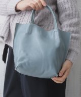 ライトブルー
