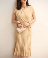 ベージュ