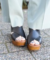 ブラック