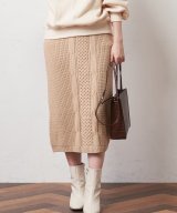 ベージュ