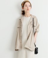 ベージュ