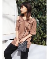 ベージュ