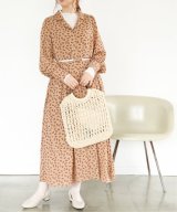 ベージュ