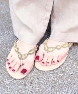 ベージュ