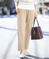 ベージュ