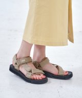 ベージュ