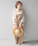ベージュ