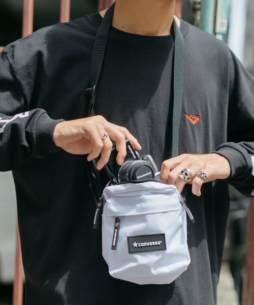 Converse コンバース ショルダーバッグ ミニ ミラーレス一眼 カメラ ボディ ポーチ 肩掛け 斜め掛け サコッシュ フェス 9034 ロッキーモンロー Rocky Monroe D Fashion
