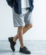 ライトグレー