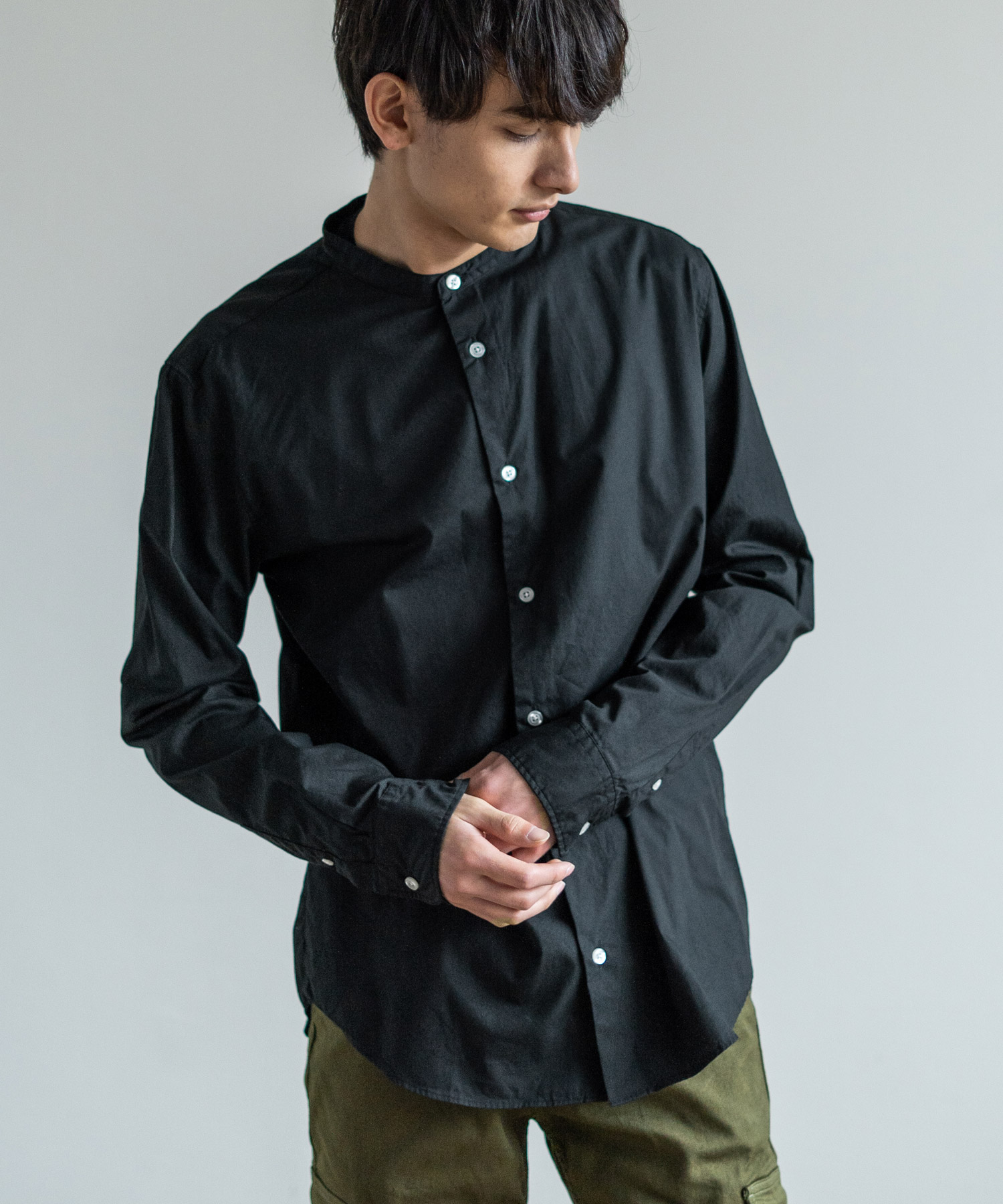 ゴルフメンズスタンドカラーアイスシルク長袖、無地スリムボトムシャツ、ブラック ゴルフメンズスタンドカラーアイスシルク長袖、無地スリムボトム