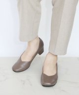 ベージュ