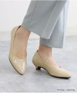ベージュ